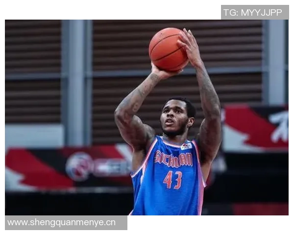 亨特半场14分钟因伤退场6投3中罚球6中5贡献14分2助希望恢复顺利